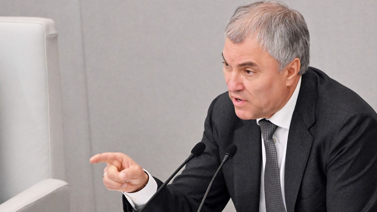 Šéf Dumy chce seznamy úředníků, kteří se během tažení wagnerovců snažili odletět z Ruska